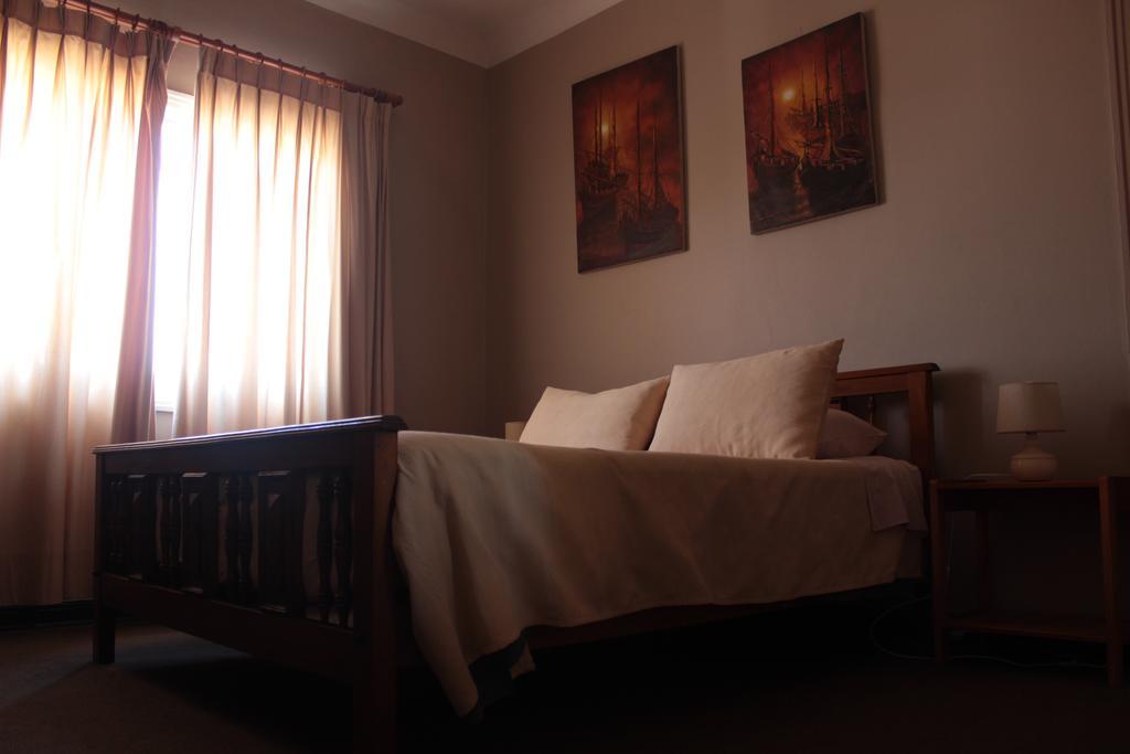 Alhambra Hotel San Antonio  Room photo
